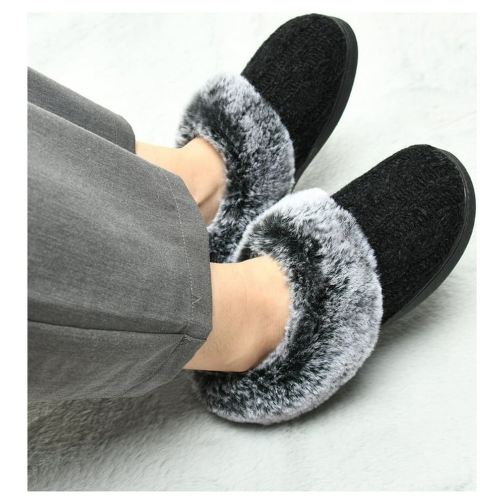 NWOT Cozy Black And Gray Women's Faux Fur House Shoes Slippers. Size 7